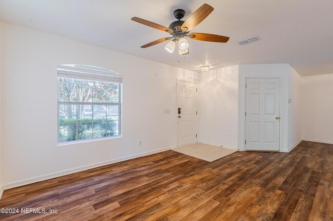 Building Photo - 1630 Vineland Cir