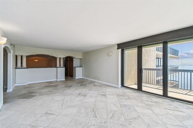 Building Photo - 2413 Bayshore Blvd
