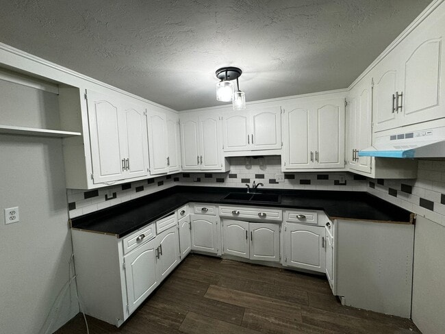 Building Photo - 2213 Crary St