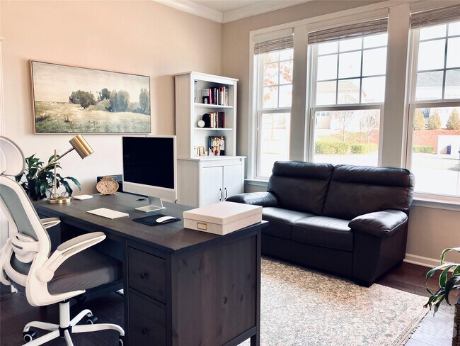 Building Photo - 8634 Shadetree St