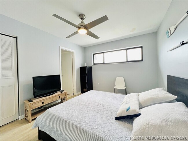 Building Photo - 11000 S Ocean Dr