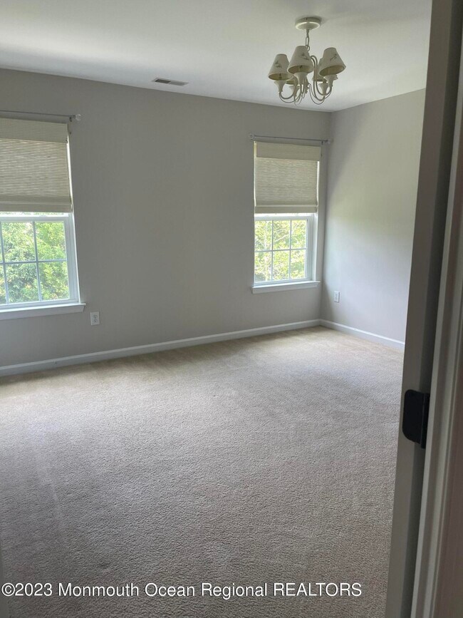 Building Photo - 31 Oak Leaf Ln