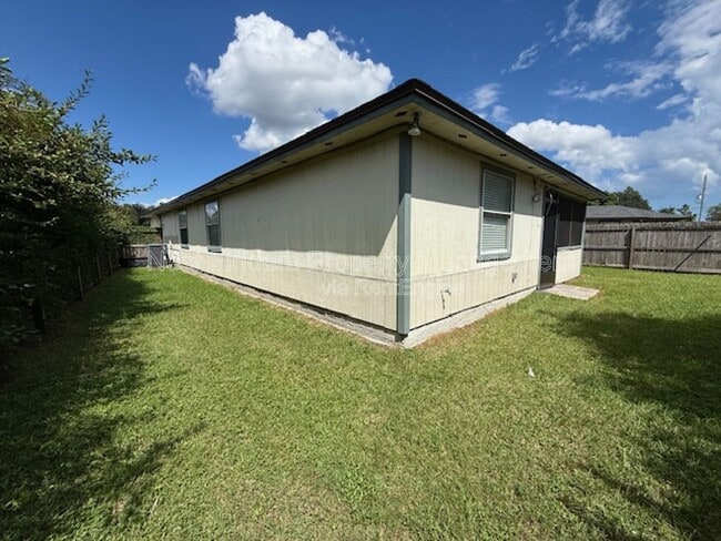 Building Photo - 2641 Sam Houston Pl