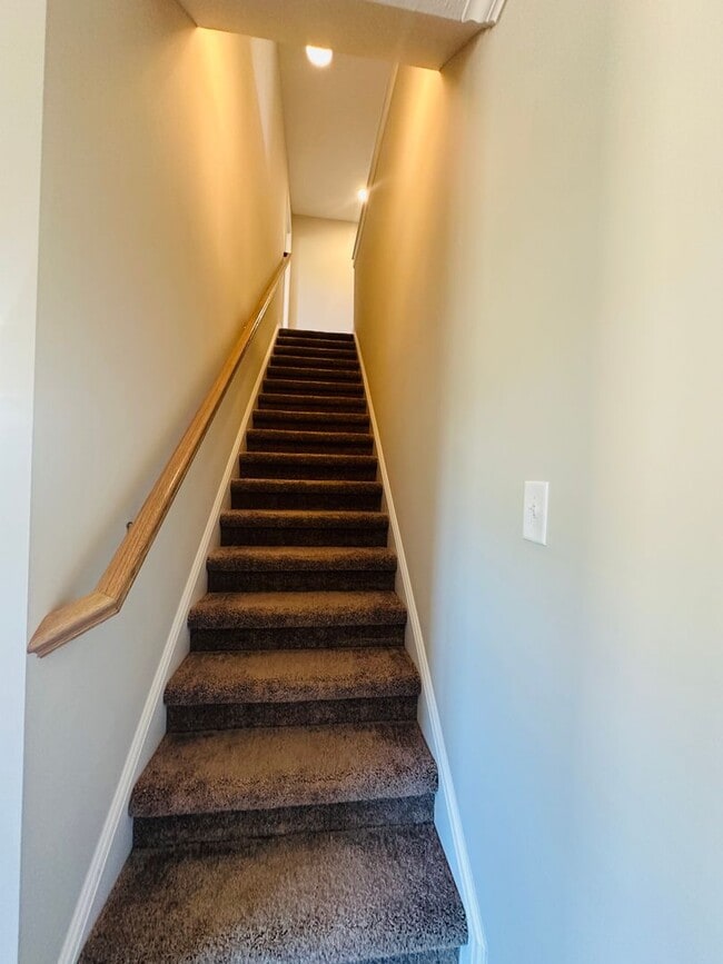 Building Photo - Beautiful Like-New 3 bed/2.5 bath w/ 2-car garage & fenced in backyard available June 24th!