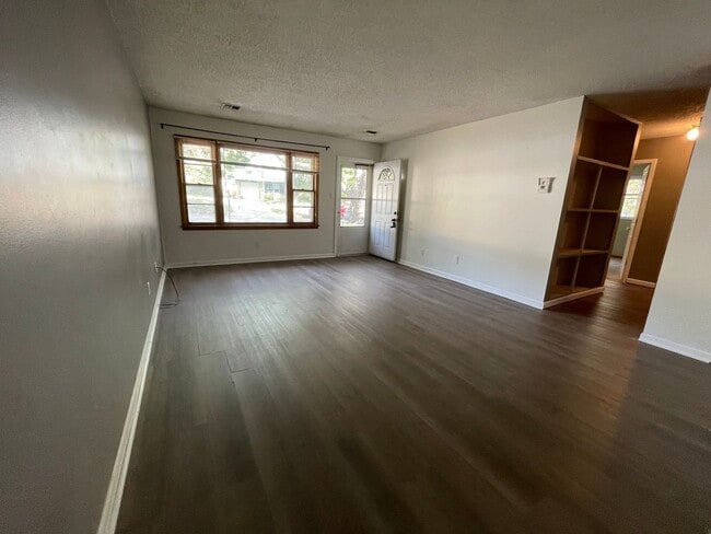 Building Photo - Single Family Home Close to KSU!