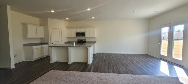 Building Photo - 132 Verona Dr NW