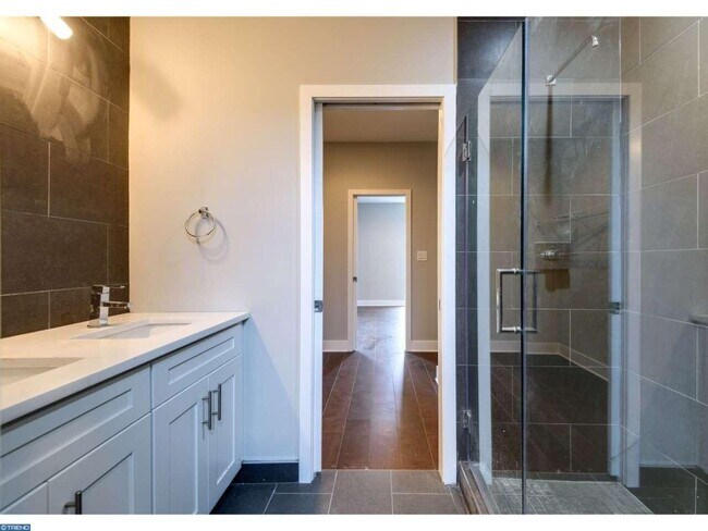 Building Photo - 1515 N Mascher St