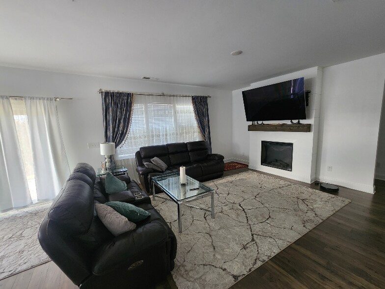 Building Photo - 9252 Thomason Trail