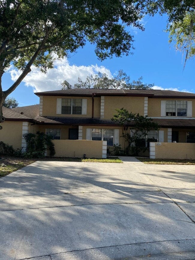 Building Photo - Spacious 3 bedroom, 2 bathrooms multiplex unit. 2 story in Alafaya