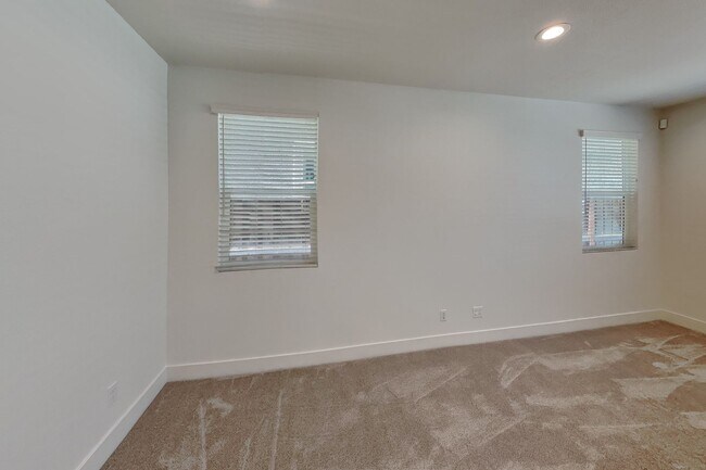 Building Photo - Cordelia 2000+ Sq Ft. 3/2 Home Available Now
