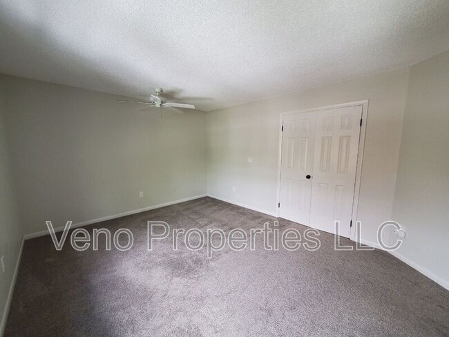 Building Photo - 66 Plaza Ave