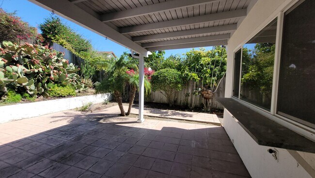 Building Photo - Beautifull 4 Bed 2 Bath In UTC Area