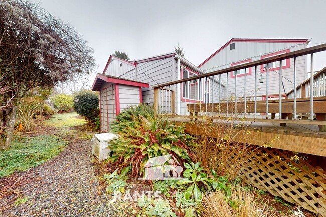 Building Photo - 3-Story Eastside Home with Views of the Bay!