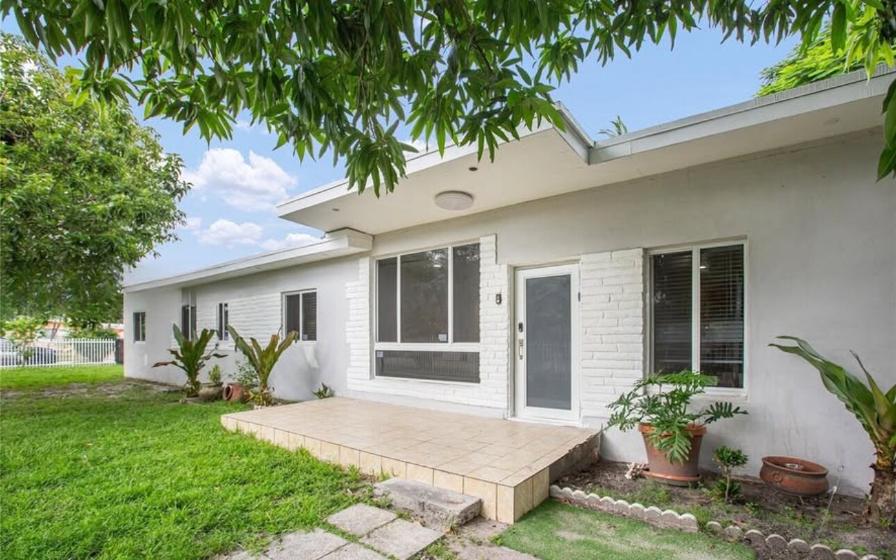 Building Photo - 251 NW 110th St