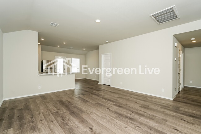 Building Photo - 1104 W Lawton Rd