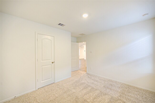 Building Photo - 5618 Redstone Gardens Dr