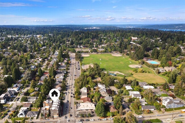 Building Photo - 2Bd/2Ba Seattle Townhouse