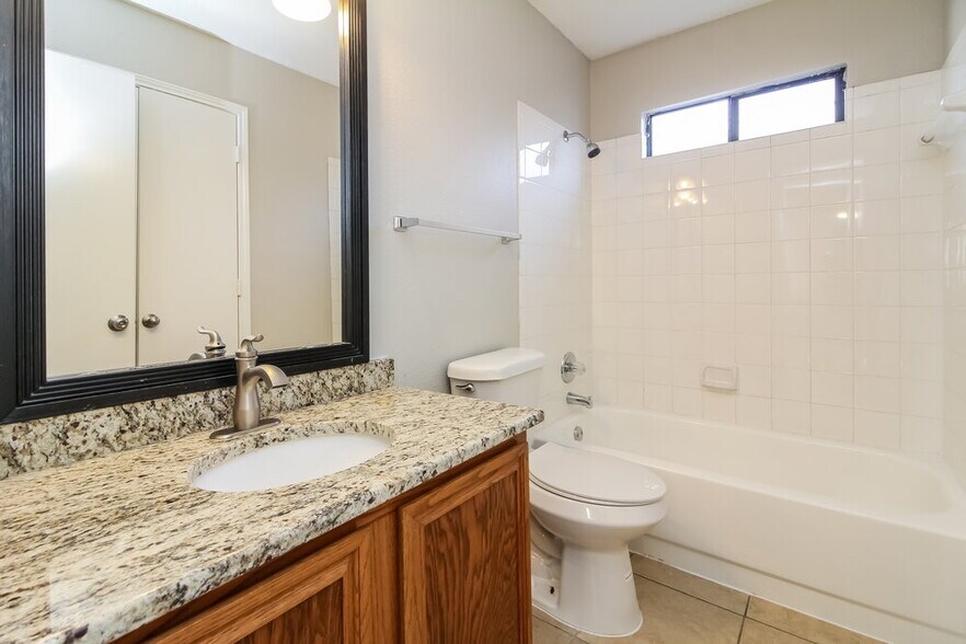 Building Photo - 1115 Colbert Ln