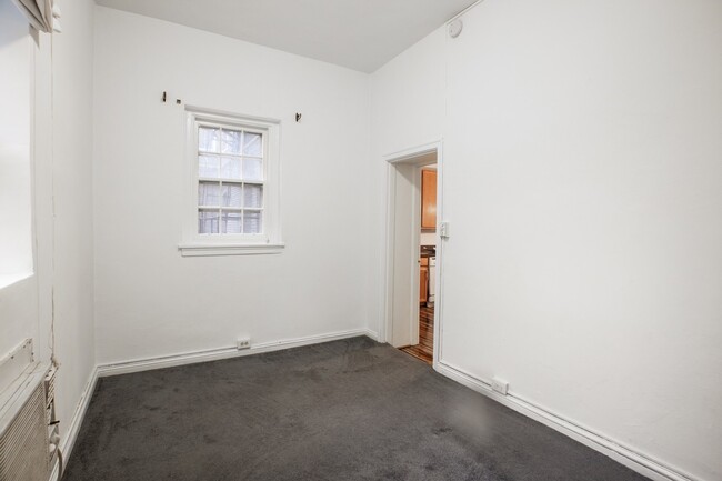 Building Photo - Spacious 1 Bd in Adams Morgan // Storage I...