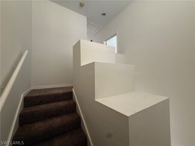 Building Photo - 3255 Tamara Dr