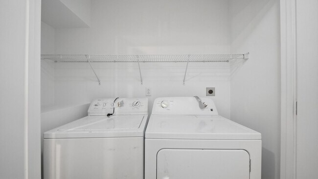 Building Photo - 3 bed, 2.5 East Brainerd Home Available NOW!
