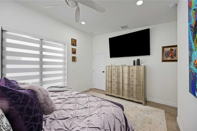 Building Photo - 7520 N Coolidge Ave