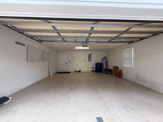 Building Photo - Beautiful 3 Bedroom 2 Bath Halifax Plantation Home AVAILABLE IMMEDIATELY!!!