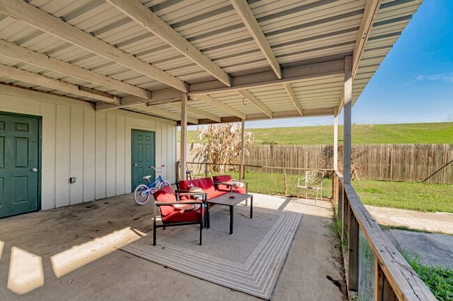 Building Photo - 3 Bedroom Downtown Condo in Downtown Port Allen