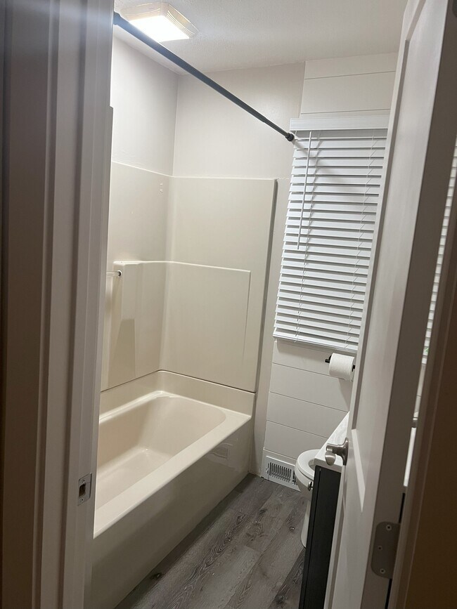 Upstairs Shared Bathroom - 1900 Locust St