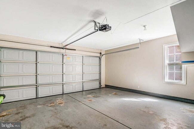 Building Photo - 9662 Potters Hill Cir