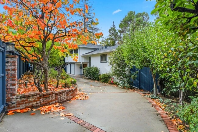 Building Photo - 2010 Santa Cruz Ave