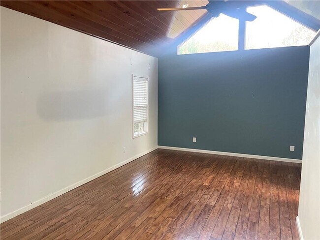 Building Photo - 2956 Spring Lake Dr