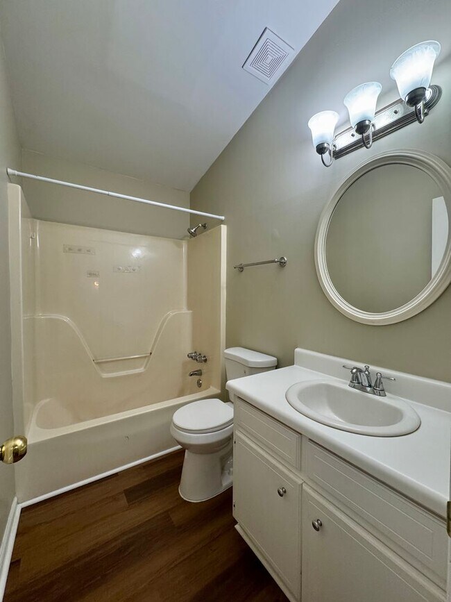 Building Photo - Your Private Retreat 3 Bedroom 2 Bath RentalAwaits!