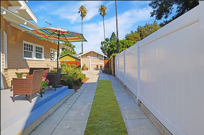 Building Photo - 125 E Alvarado St