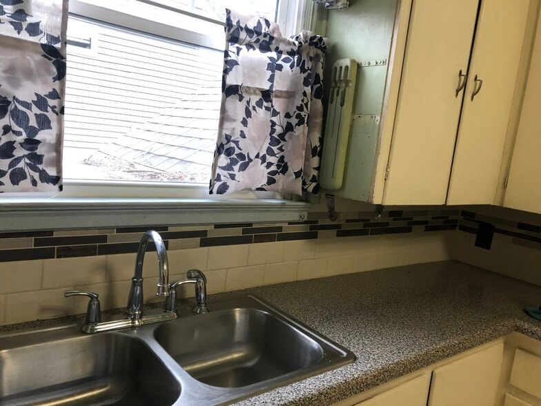 Kitchen/ new window/ new curtains - 3536 N 47th Ave