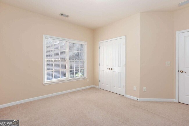 Building Photo - 3206 Windsor Lake Dr NE