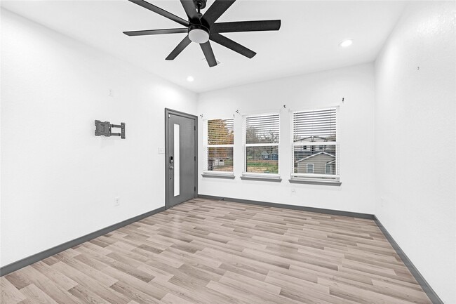 Building Photo - 3625 Lydia St