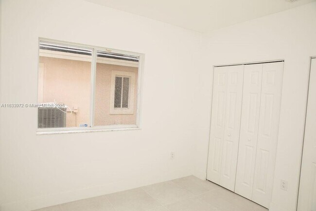 Building Photo - 273 SE 32nd Ave