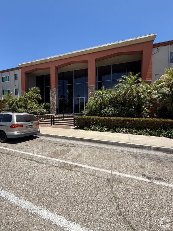 Building Photo - 400 N Acacia Ave