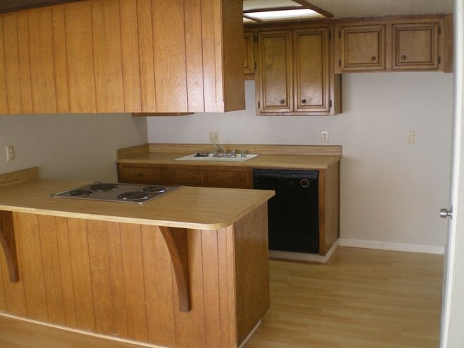 Building Photo - Great 2bd/1bth in Sacramento