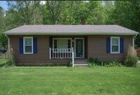 Building Photo - 3 Bed 1 Bath, Washer Dryer Hookup , Fenced in yard $1300 , $2800 to move in