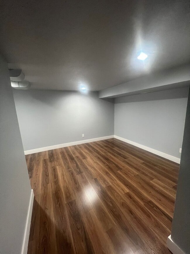 Building Photo - 695 Passover Rd