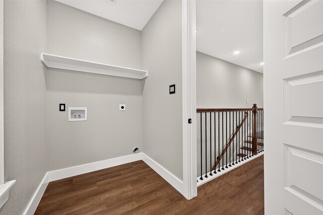 Building Photo - 703 Carol Lynn Dr