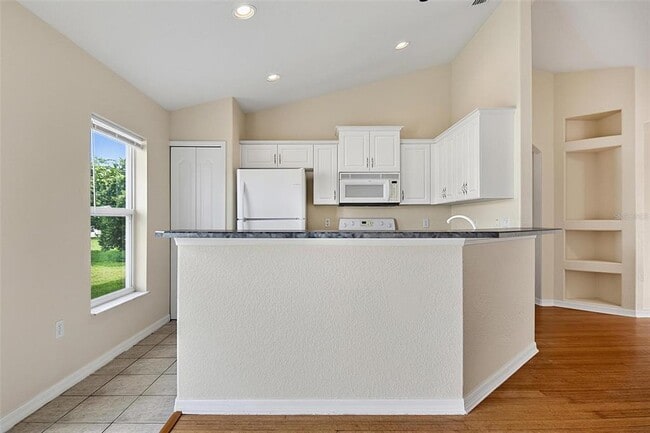 Building Photo - 9 Lytton Ln