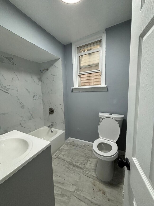 Building Photo - 203 3rd St