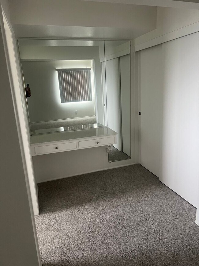 Building Photo - Moffett tract 5 bedroom home with pool in cul-de-sac