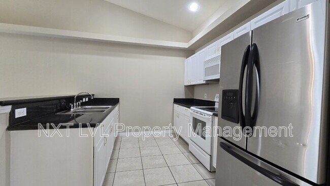 Building Photo - 303 NE 24th Ave