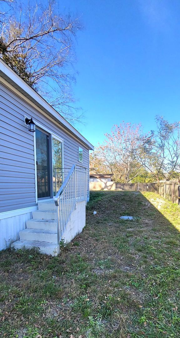 Building Photo - Nearly New Marietta Manufactured Home