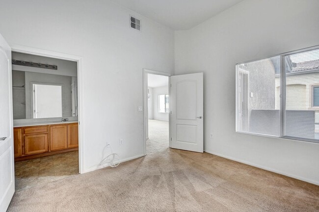 Building Photo - Second Story Condo with Open Floor Plan and Granite Counters