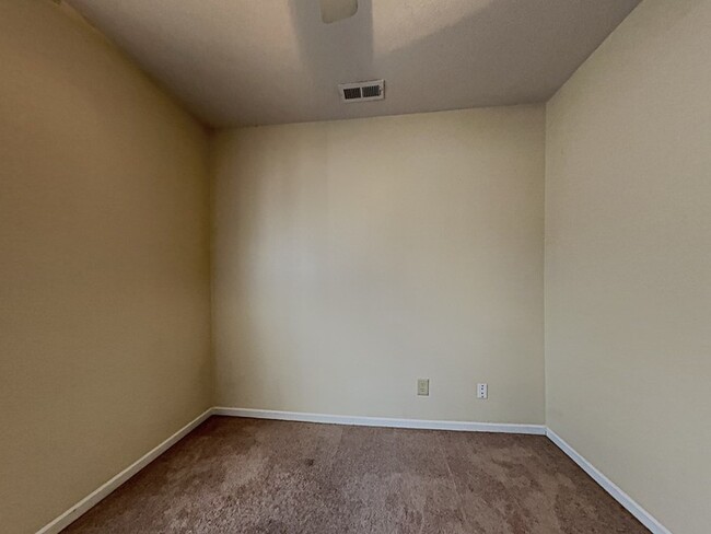 Building Photo - 3 bed 2.5 bath in Noblesville!
